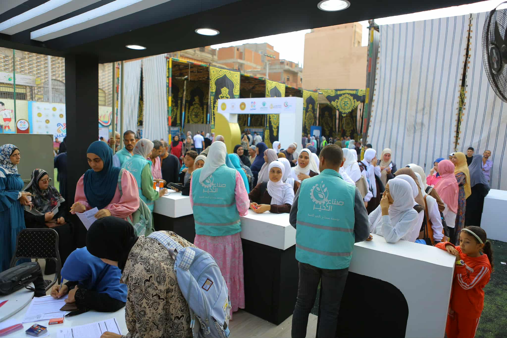 صناع الخير يقوم بالسعي في كل مكان