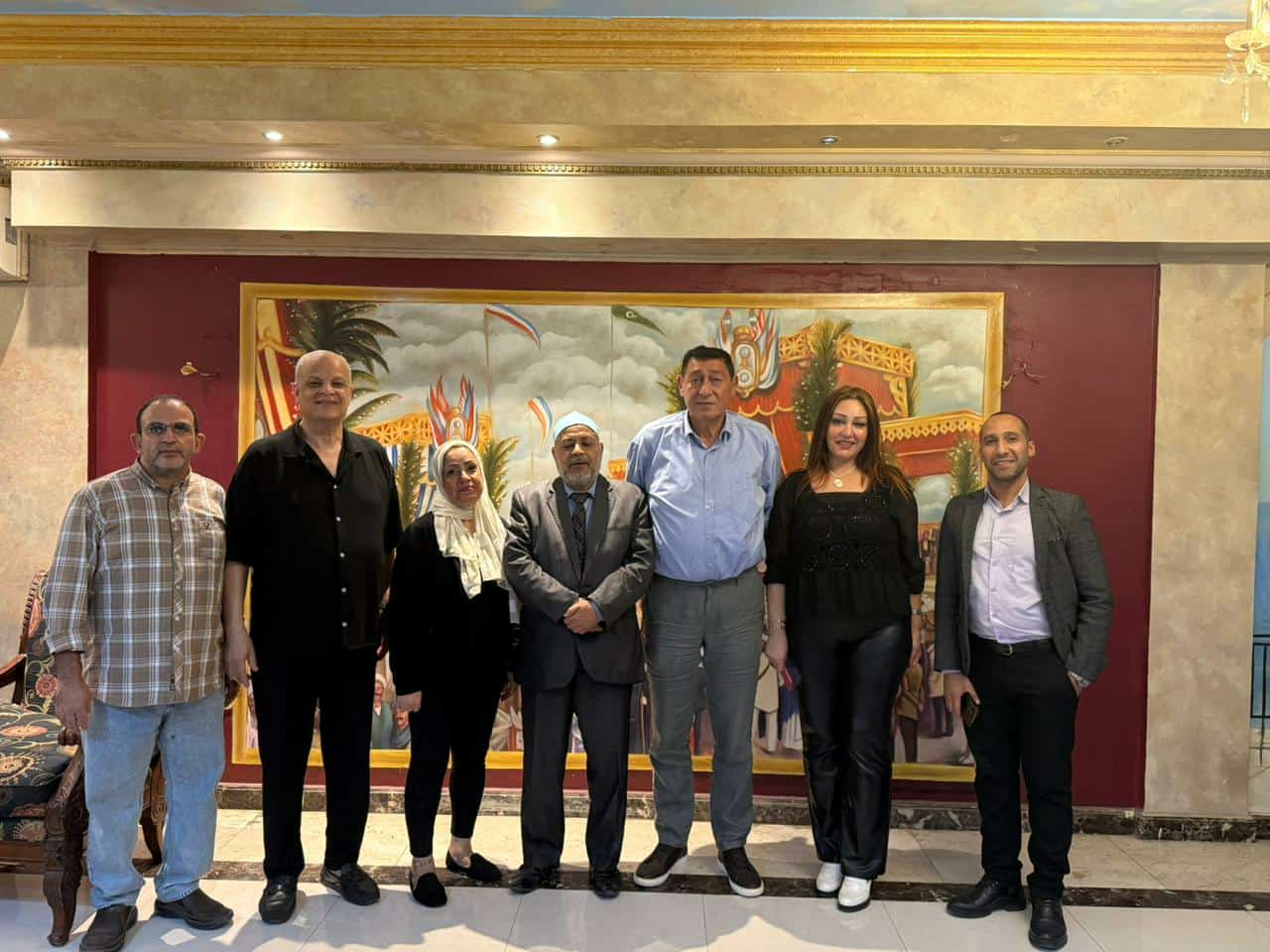 انا اسال والخواجة يجيب  كل اسرار عيد لبيب